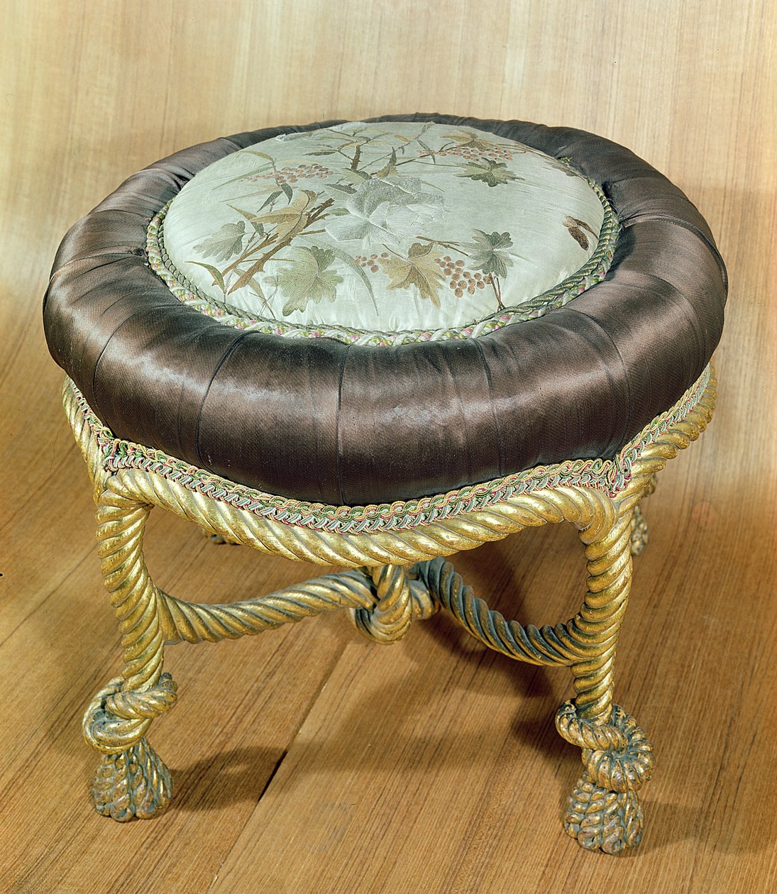Pouffe, दूसरा साम्राज्य शैली (लकड़ी और रेशम) द्वारा फ्रेंच स्कूल