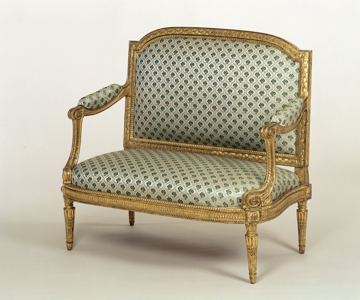 छोटा लुई XVI सेटी, JPBoulard, c.1775 (असबाब के साथ नक्काशीदार गिल्टवुड) द्वारा मुहर द्वारा फ्रेंच स्कूल