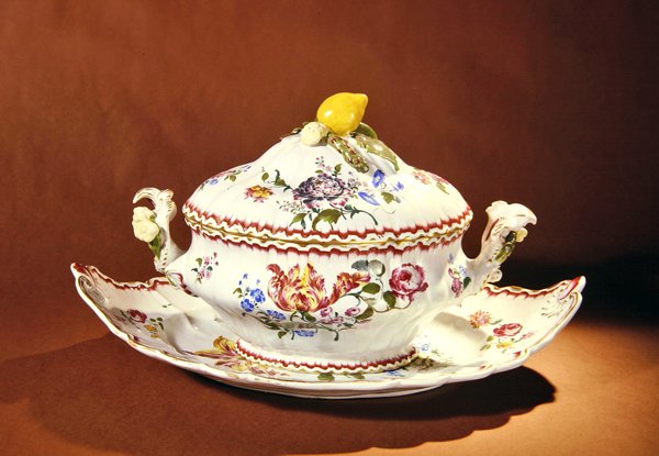 सूप tureen और डिश (faience) परोसें (375745 भी देखें) द्वारा फ्रेंच स्कूल