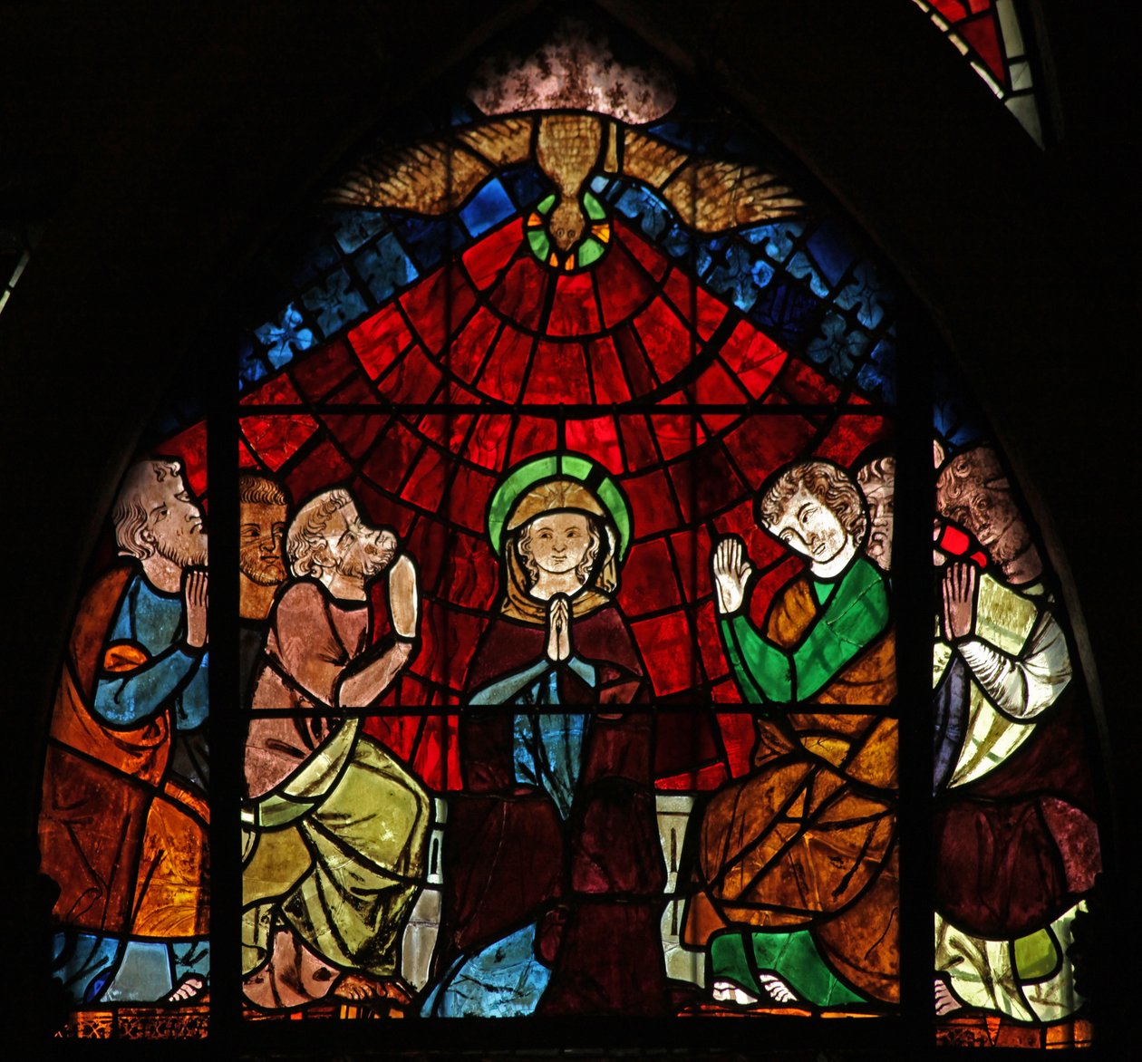Pentecost में वर्जिन मैरी और प्रेरितों को दर्शाती विंडो w14 द्वारा फ्रेंच स्कूल