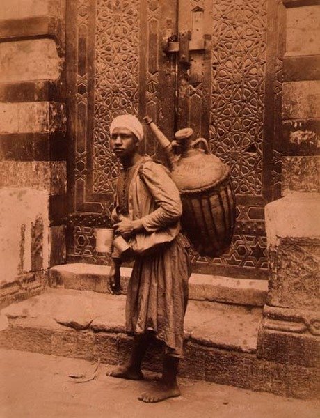 एक मिस्र का जल वाहक (सीपिया फोटो) द्वारा जी। लेकेपन