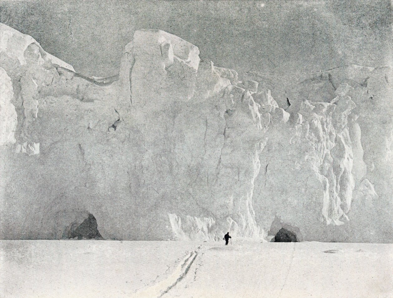 फेस ऑफ द ग्लेशियर इन विक्टोरिया लैंड, c1911, 1913। द्वारा जी। मुर्रे लेविक