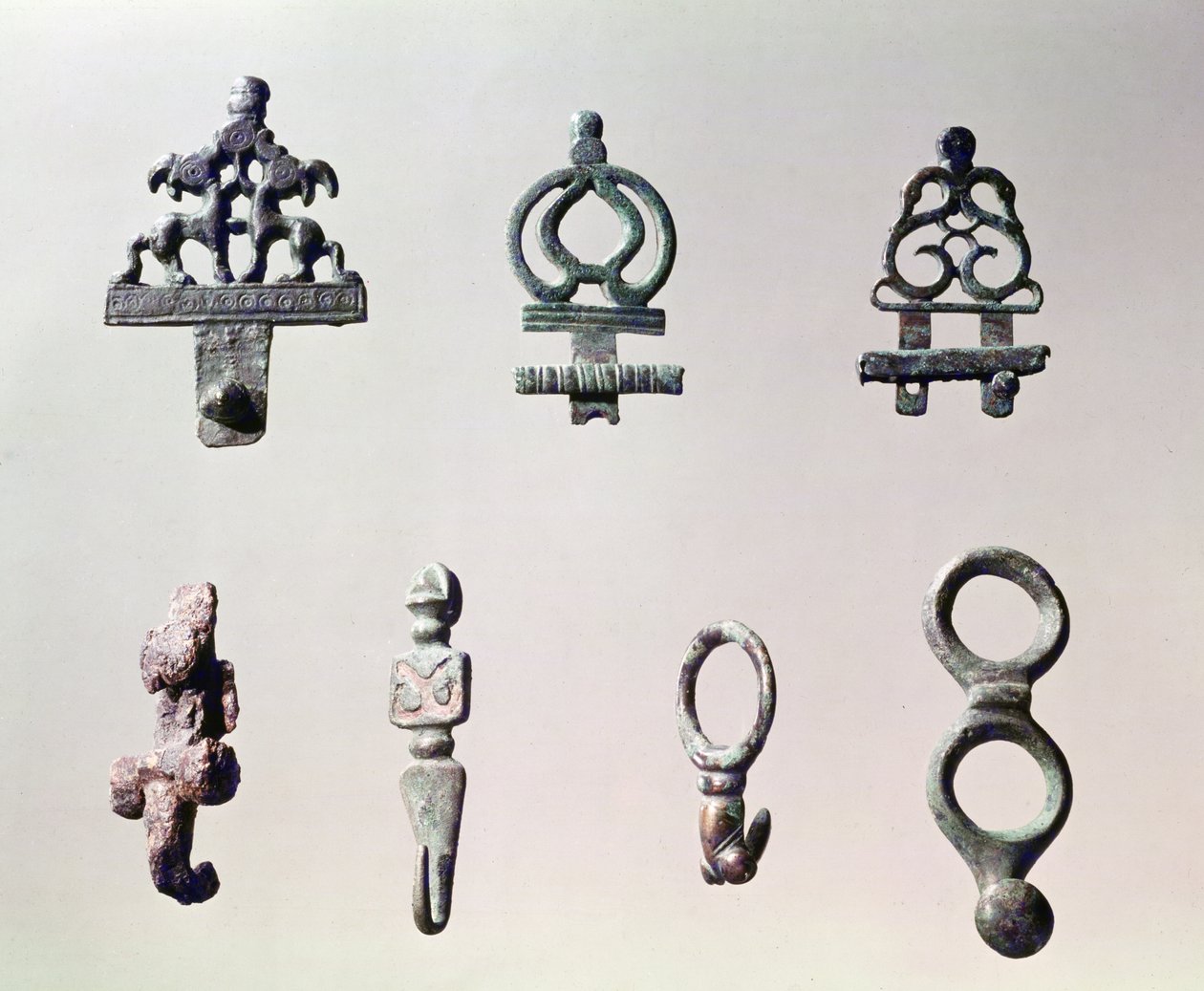 बेल्ट हुक, Tene I (c.475-0 ईसा पूर्व) (कांस्य) द्वारा फ्रेंच भाषा