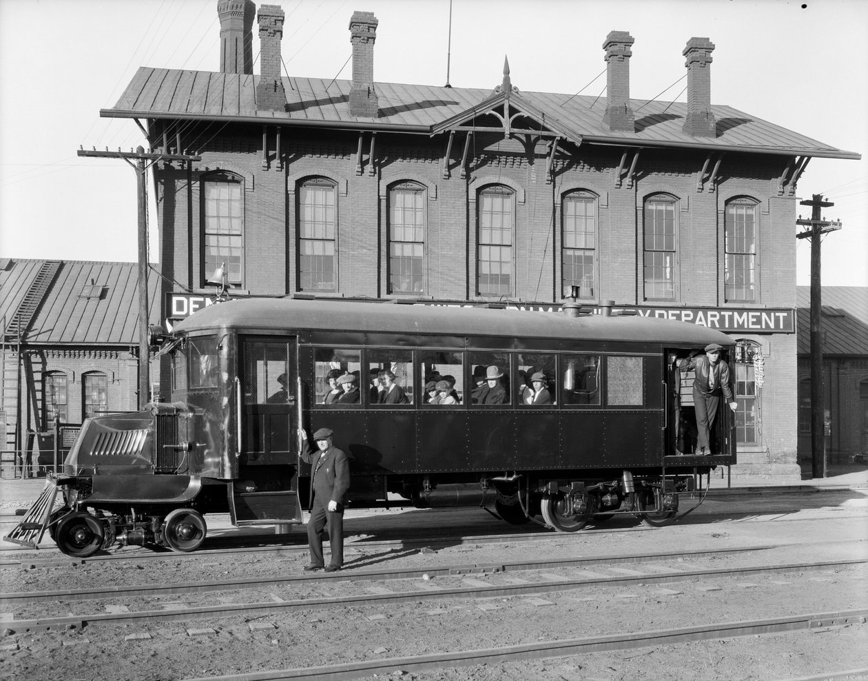 DundRGW बर्नहैम दुकानें, 1926 में ट्रायल पर मैक रेलबस द्वारा जॉर्ज लिटल बीम