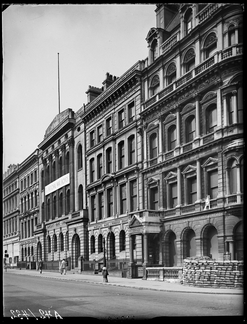 कोलमोर रो, बर्मिंघम, 1941। द्वारा जॉर्ज बर्नार्ड मेसन