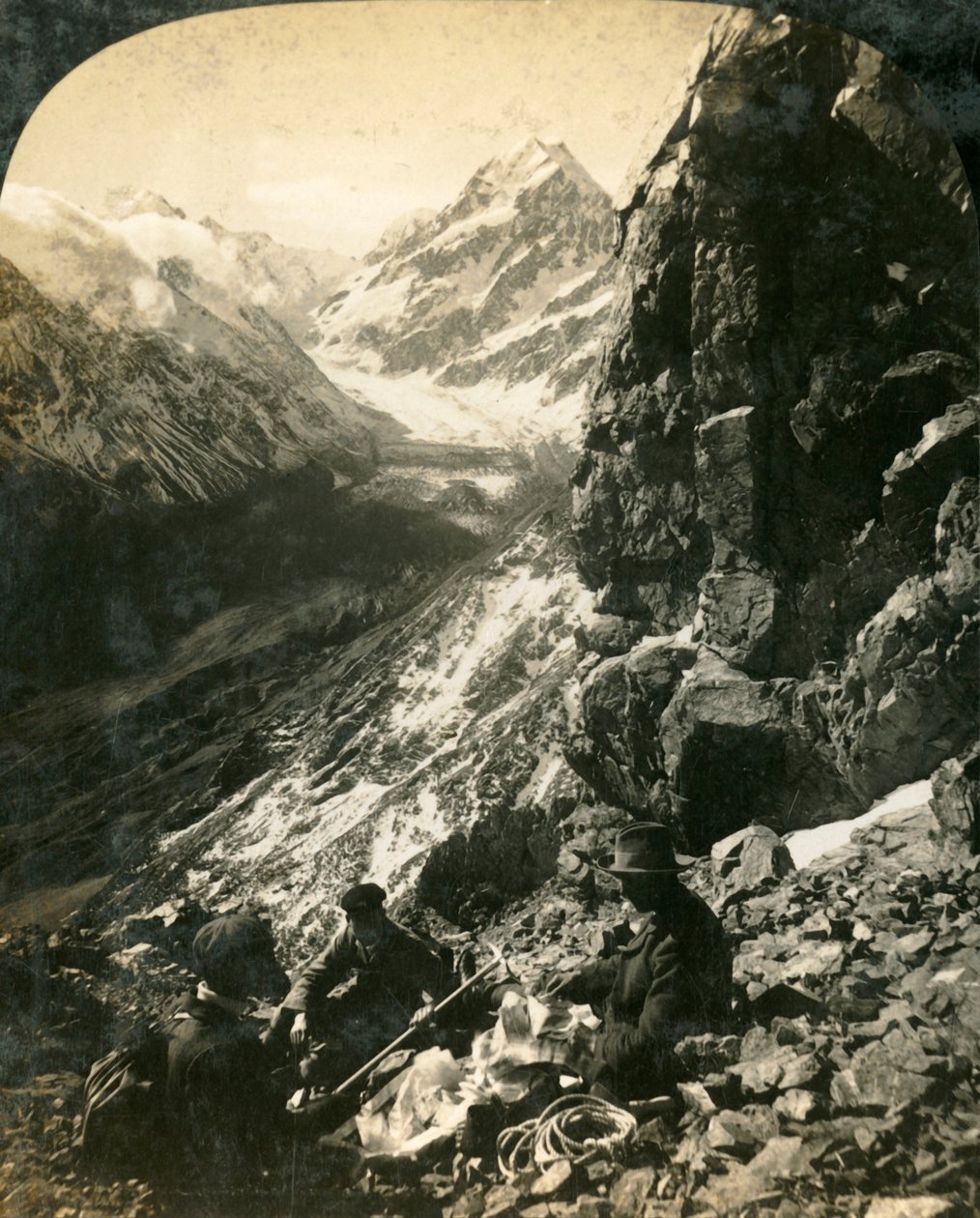 माउंट कुक, और हुकर ग्लेशियर और घाटी, न्यूजीलैंड, c1909। द्वारा जॉर्ज रोज़