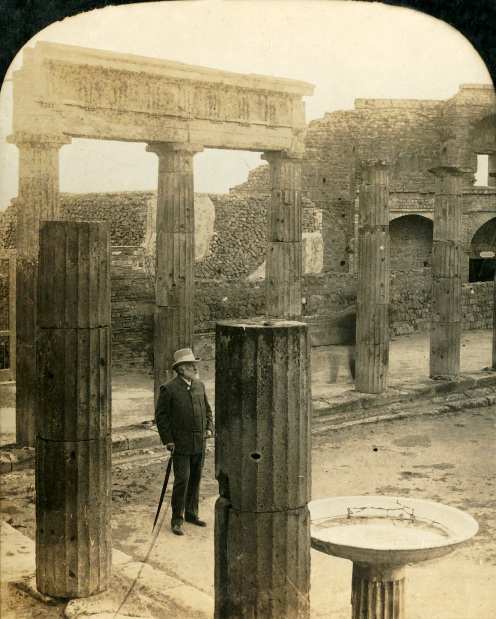 त्रिकोणीय फोरम, रुम्स ऑफ पोम्पेई, इटली, c1909। द्वारा जॉर्ज रोज़