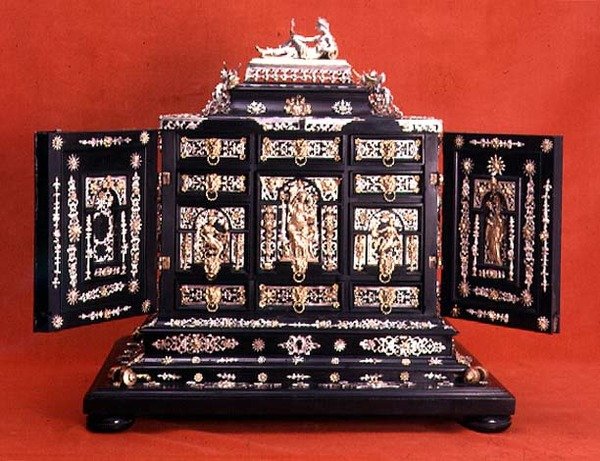 कैबिनेट, सिल्वर-गिल्ट माउंट्स के साथ, जर्मन, c.1600 (आबनूस और सिल्वर-गिल्ट) द्वारा जर्मन स्कूल