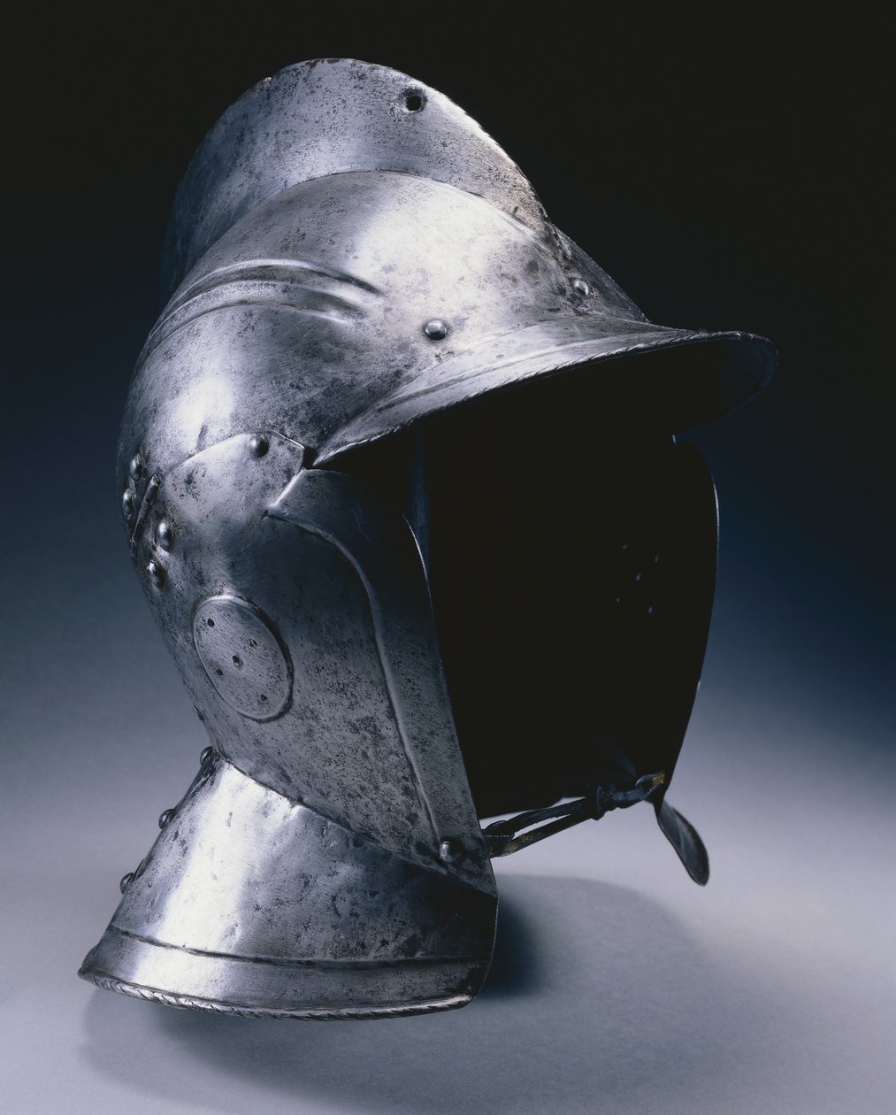 गाल के टुकड़े के साथ बरगंडी, c.1540 (चमड़े की ठुड्डी का पट्टा के साथ स्टील) द्वारा जर्मन स्कूल