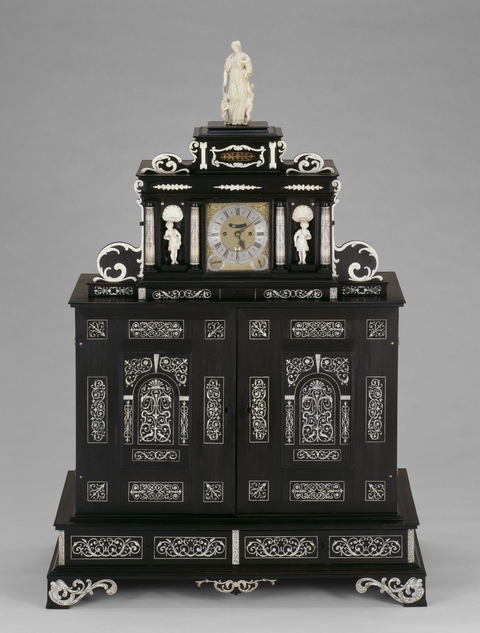 कैबिनेट, c.1660 (आबनूस, हाथी दांत, विभिन्न जंगल, पीतल और लोहे के औजार) द्वारा जर्मन स्कूल
