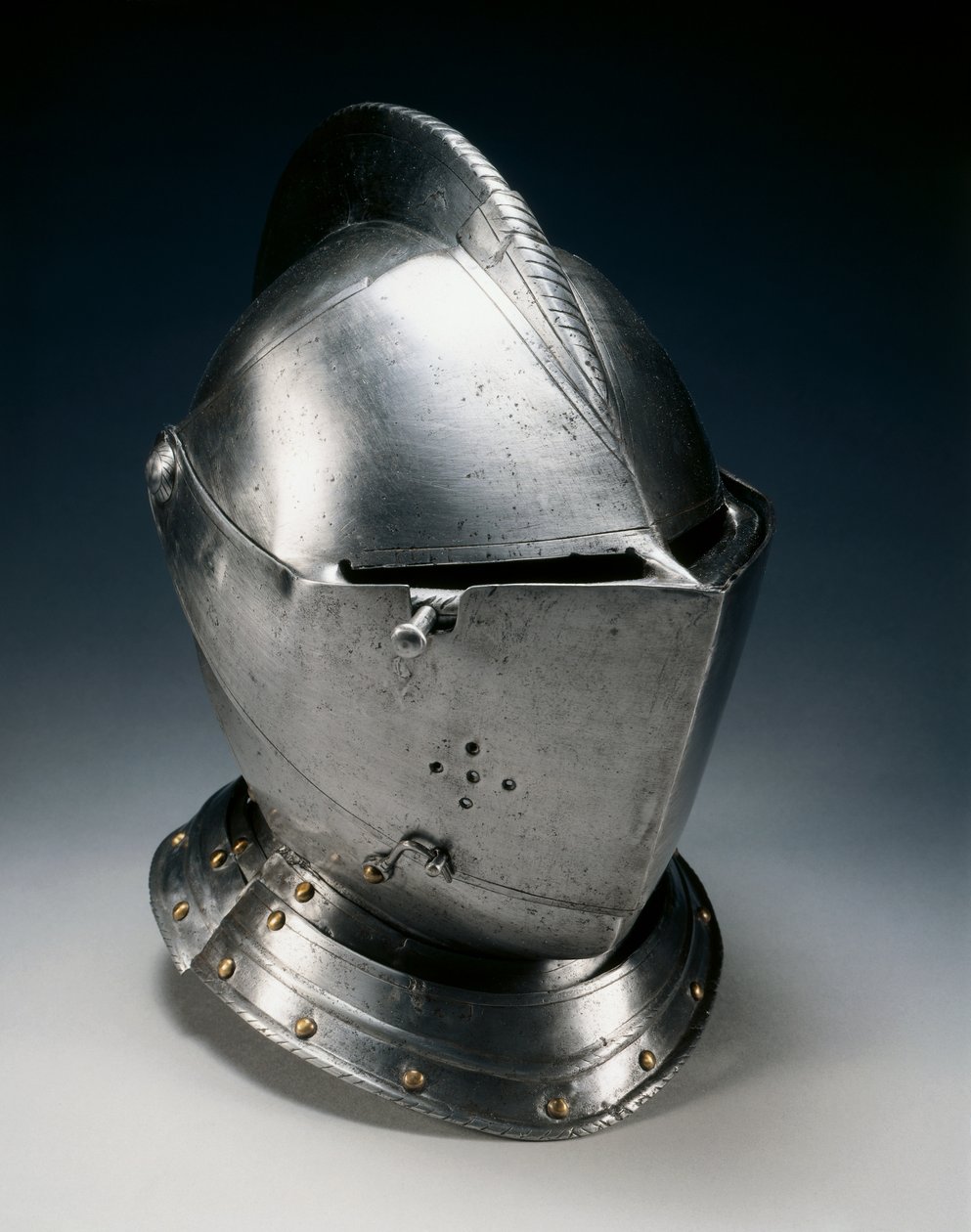 क्षेत्र के लिए नज़दीकी हेलमेट, c.1550-70 (स्टील, लोहा, चमड़ा और पीतल) द्वारा जर्मन स्कूल