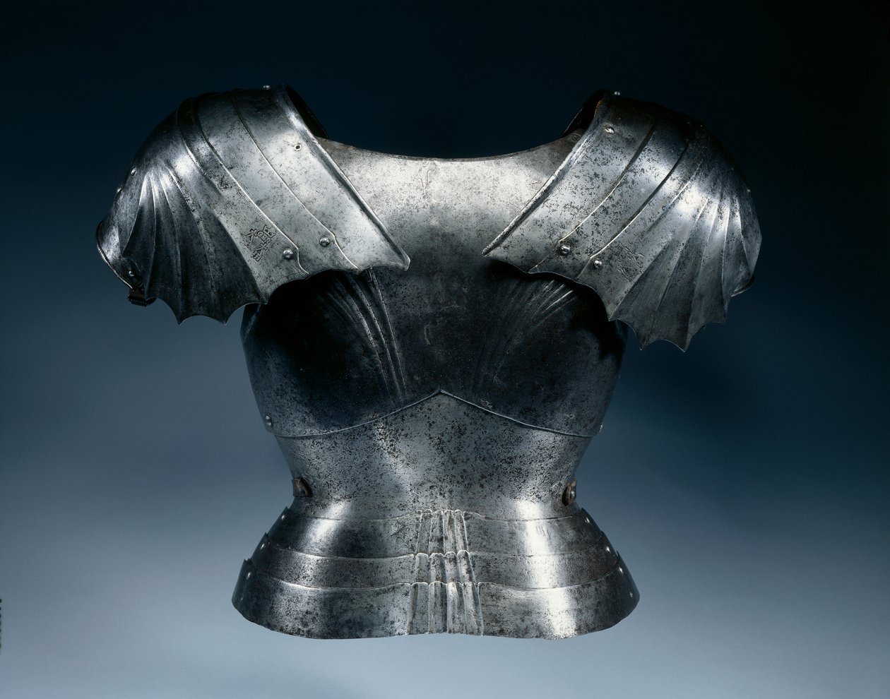 गॉथिक बैकप्लेट, c.1475-1500 द्वारा जर्मन स्कूल