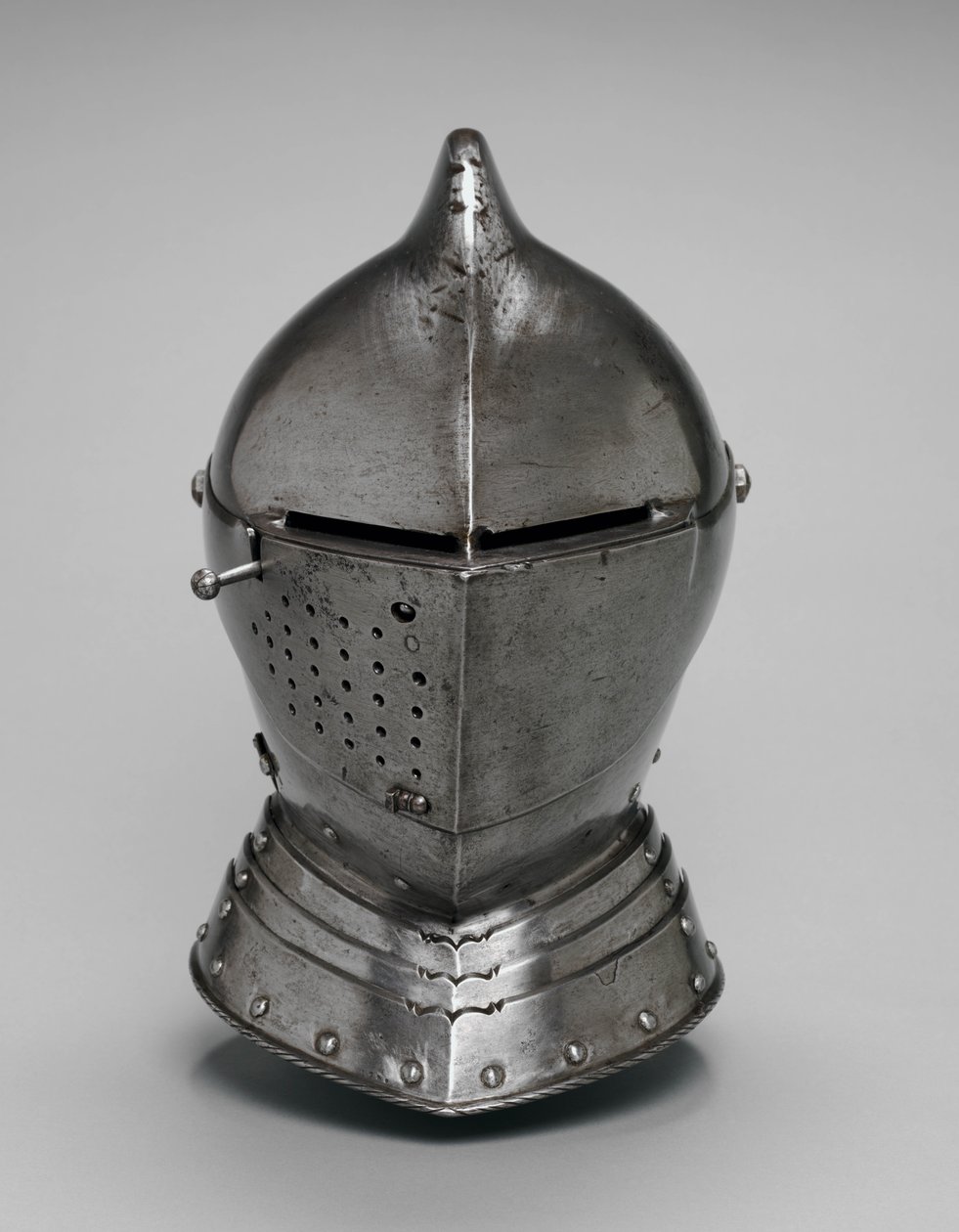 हेलमेट, c.1560-80 (स्टील) द्वारा जर्मन स्कूल