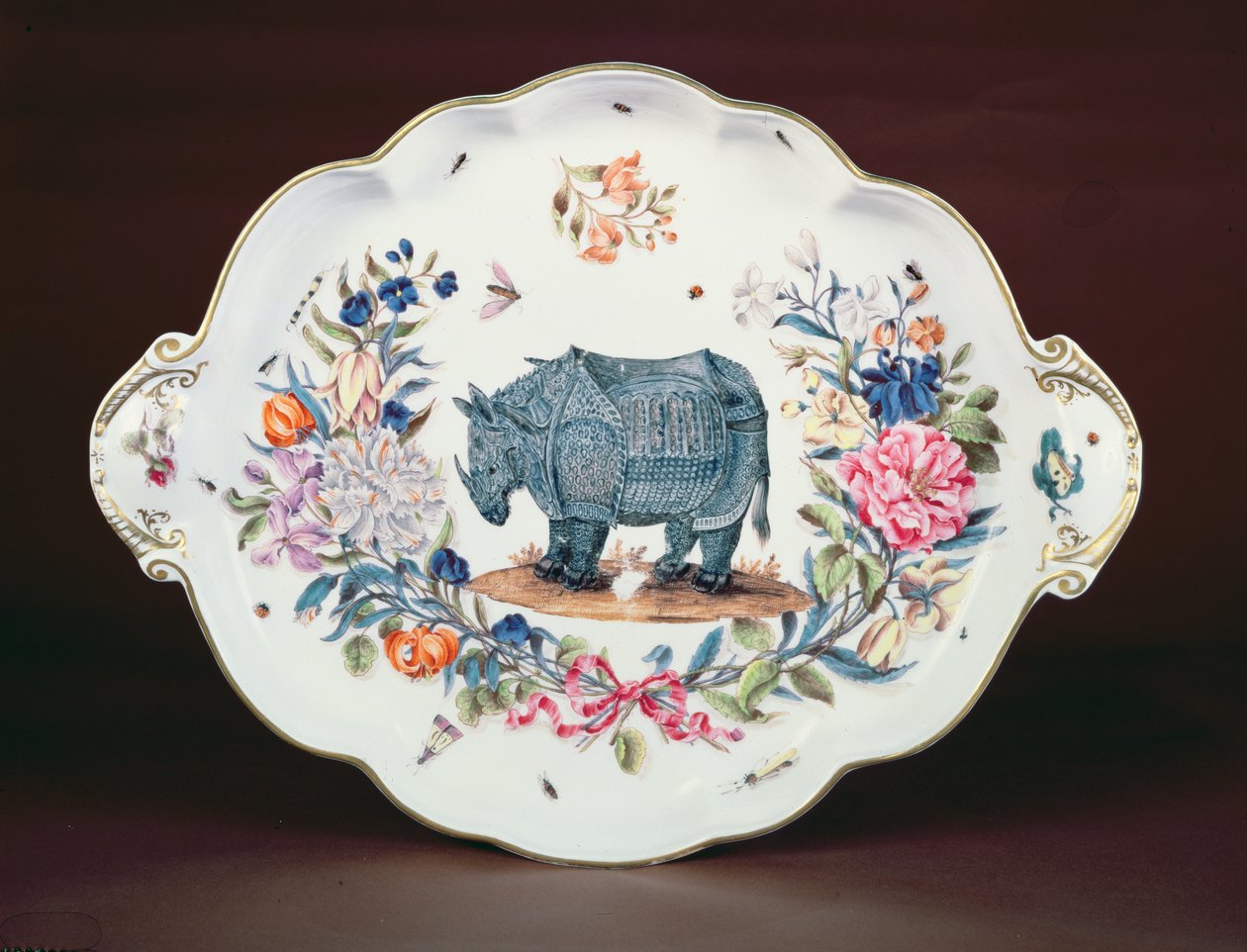 नॉर्थम्बरलैंड सेवा, C.1745 (चीनी मिट्टी के बरतन) से केंद्र के लिए मीसीन स्टैंड द्वारा जर्मन स्कूल
