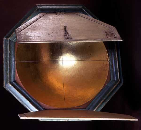 Parabolic Reflector, Brander कार्यशाला के लिए जिम्मेदार, Augsburg (लकड़ी, चीनी मिट्टी और सोने की पत्ती) द्वारा जर्मन स्कूल