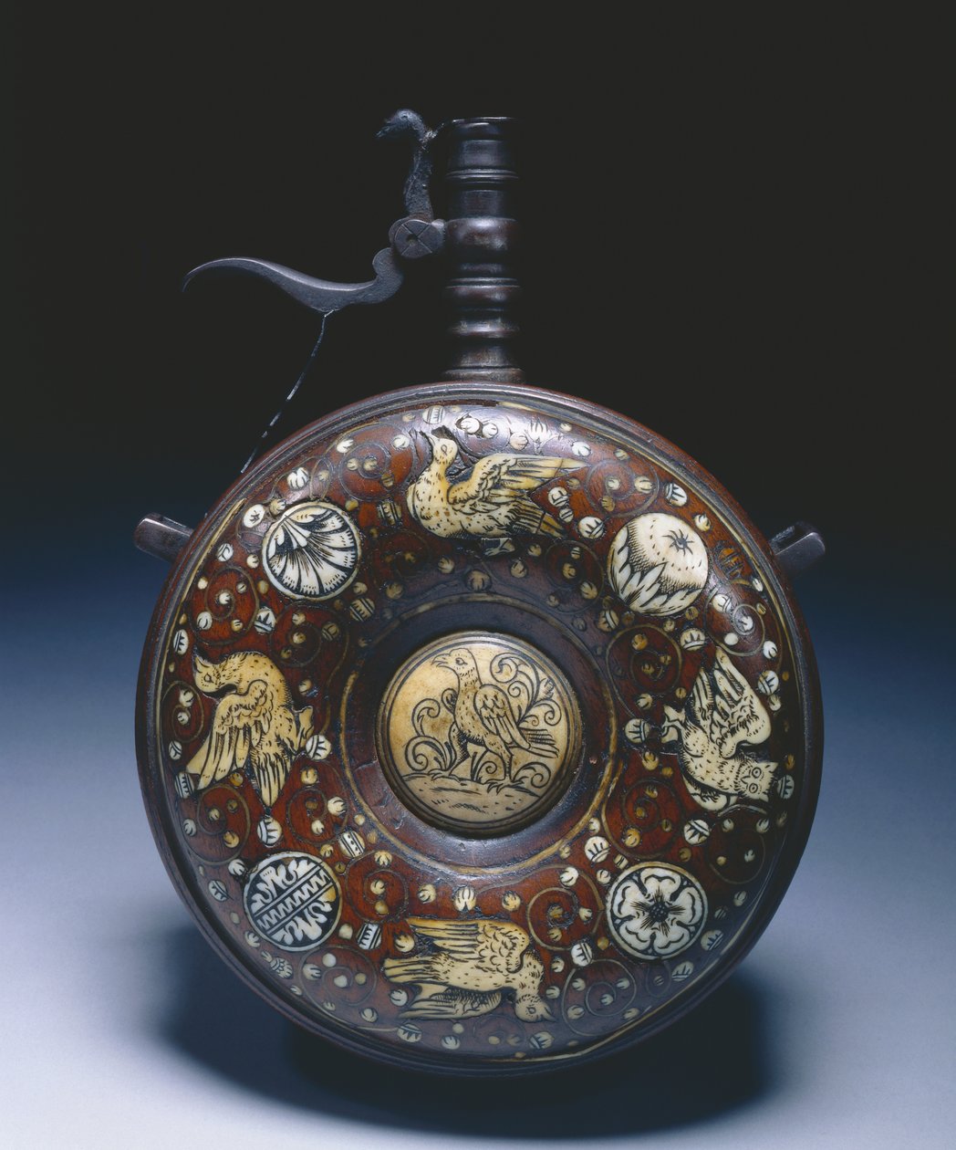 पाउडर फ्लास्क, c.1620-50 (हाथी दांत और स्टील के साथ अखरोट) द्वारा जर्मन स्कूल