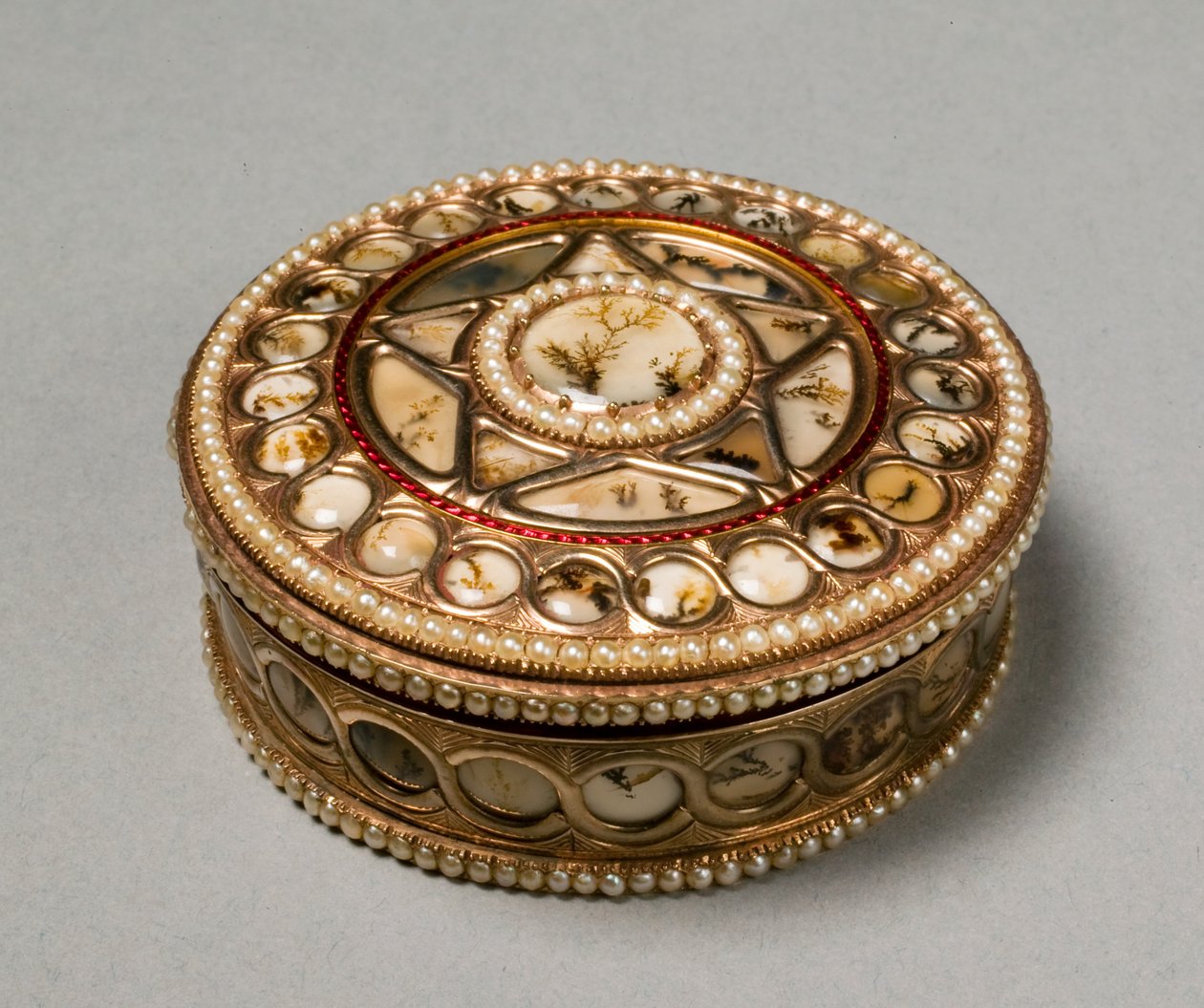 राउंड स्नफ़ बॉक्स, c.1800-30 द्वारा जर्मन स्कूल