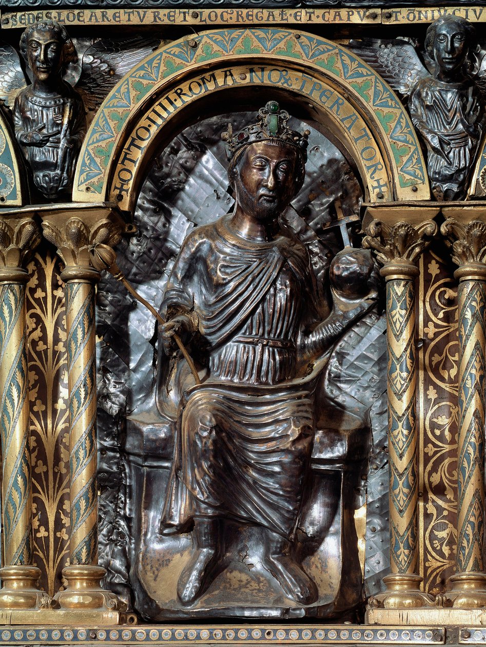 शारलेमेन का सरकोफैगस (742-814)। ब्रंसविक के सम्राट ओथन चतुर्थ का प्रतिनिधित्व (वी। 1175-1218)। 1165-1215। जर्मनी। आचेन के गिरजाघर का पैलेटाइन चैपल। द्वारा जर्मन स्कूल