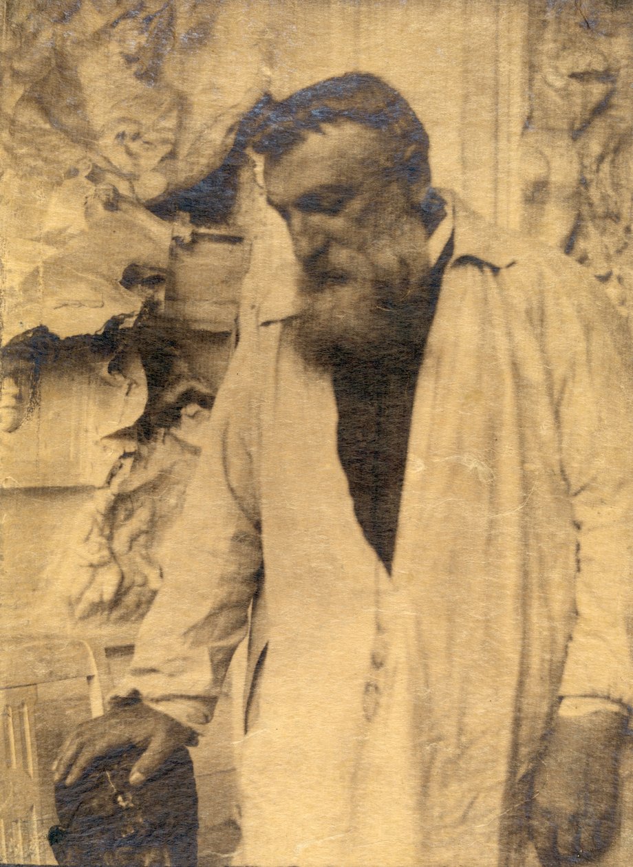 अगस्टे रोडिन अपने स्टूडियो में, 1906 (सीपिया फोटो) द्वारा गर्ट्रूड चीज बीयर