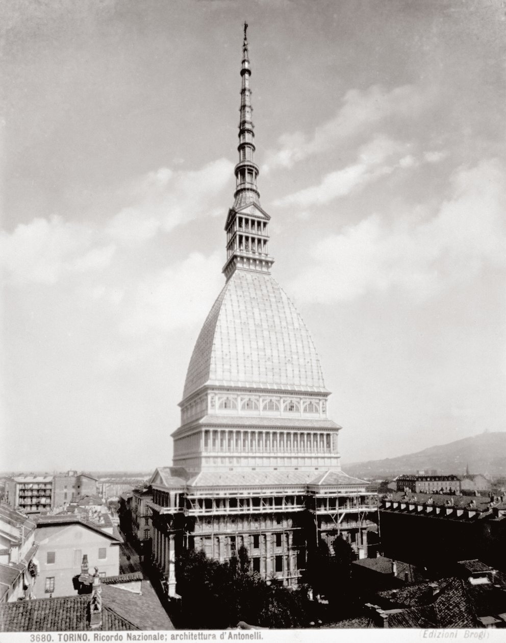 ट्यूरिन में एंटोनेलियन तिल का दृश्य, c.1890 द्वारा जियाकोमो ब्रोगी