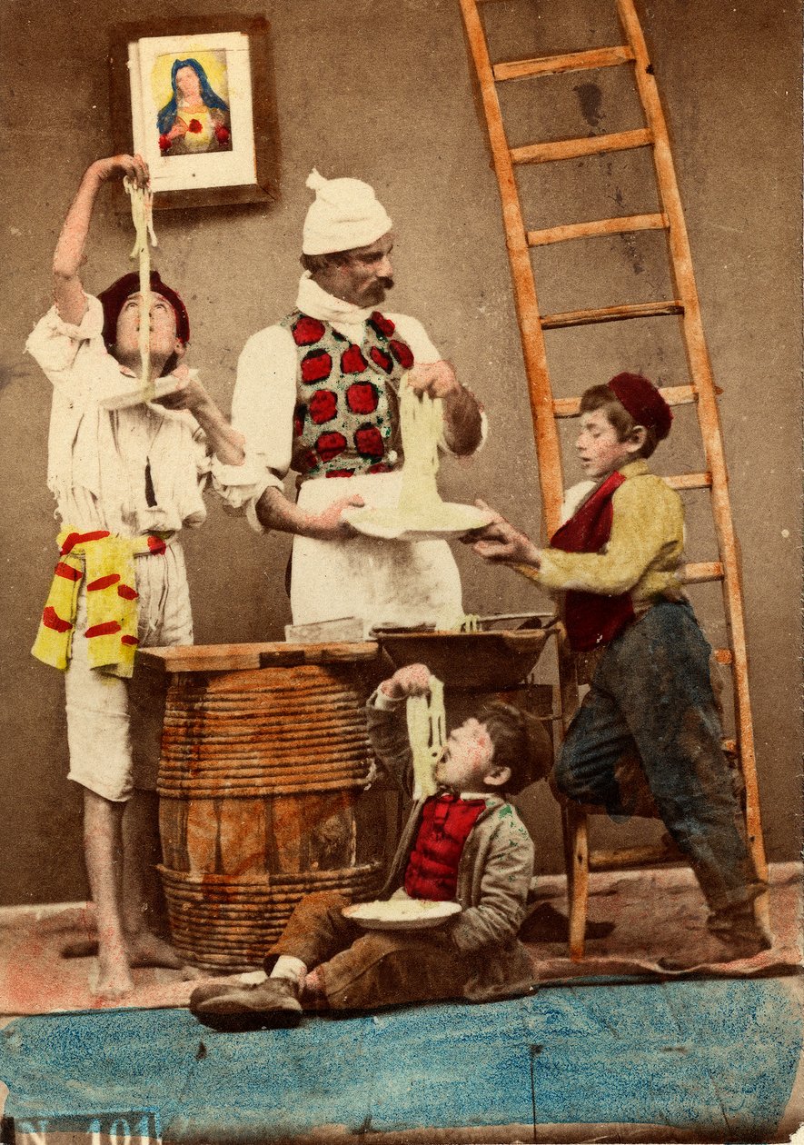 बच्चे हाथों से स्पेगेटी खाते हैं, नेपल्स, c.1865 (डबल-वेट पेपर पर प्रिंट) द्वारा जियोर्जियो कॉनराड