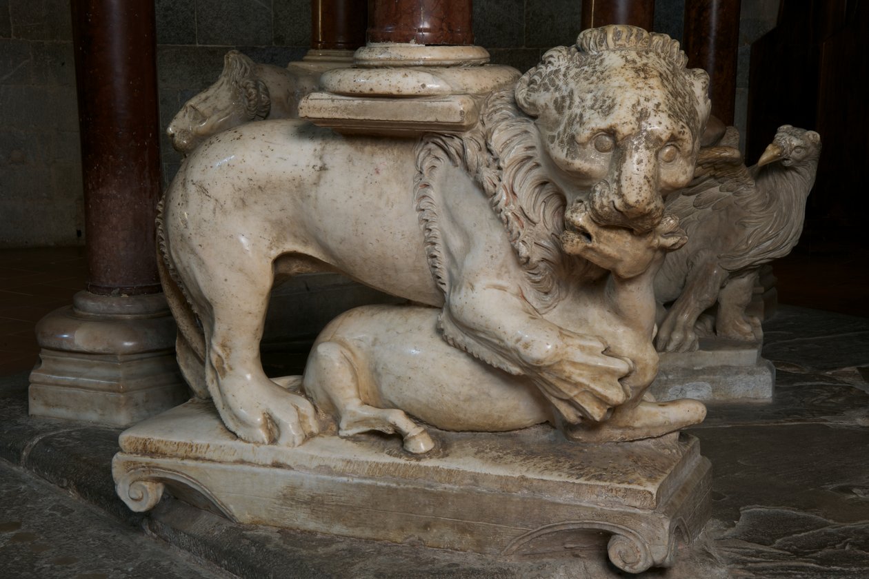 सिंह, सेंट&39;आंड्रिया के चर्च में पल्पिट पर, c.1298-1301 (संगमरमर) द्वारा जियोवन्नी पिसानो