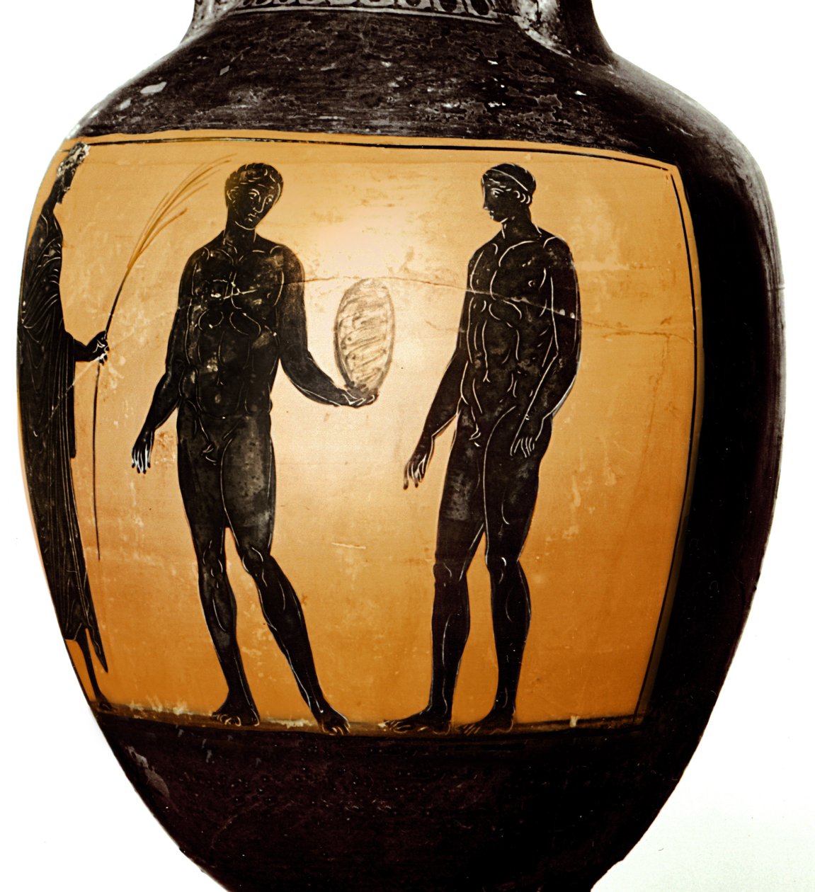 Panathenaic amphora एक एथलीट को ट्रॉफी प्राप्त करते हुए दर्शाती है, 580-520 ईसा पूर्व (सिरेमिक) द्वारा यूनानी