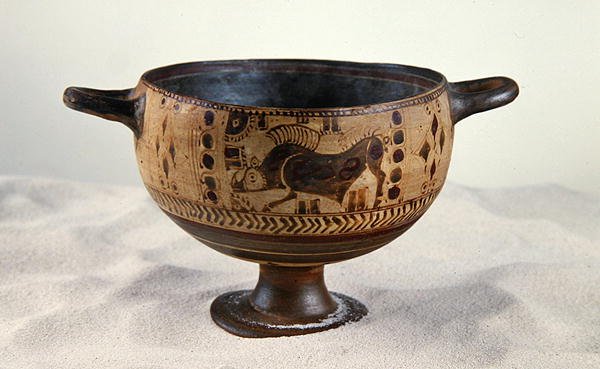 ब्लैक-फिगर कोटिल, c.600-500 ईसा पूर्व (सिरेमिक) (307544 और 307545 भी देखें) द्वारा यूनानी