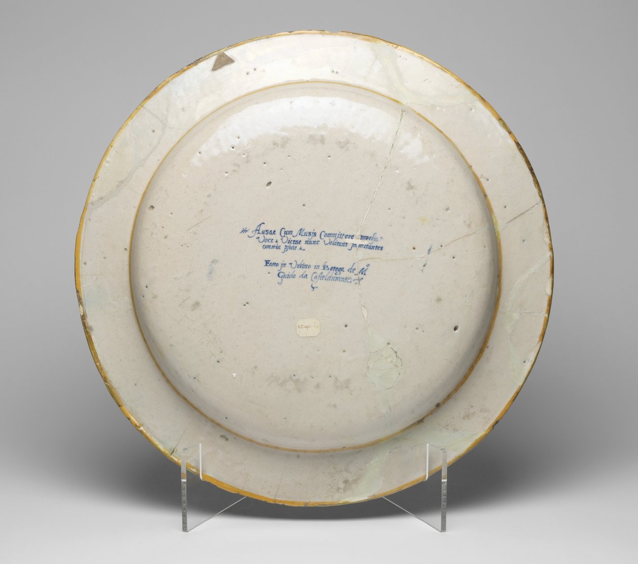मसल्स और पियर्स के बीच प्रतियोगिता का चित्रण करते हुए पकवान का उल्टा, c.1545-50 (टिन-चमकता हुआ मिट्टी के बरतन) द्वारा गुइडो डुरंटिनो