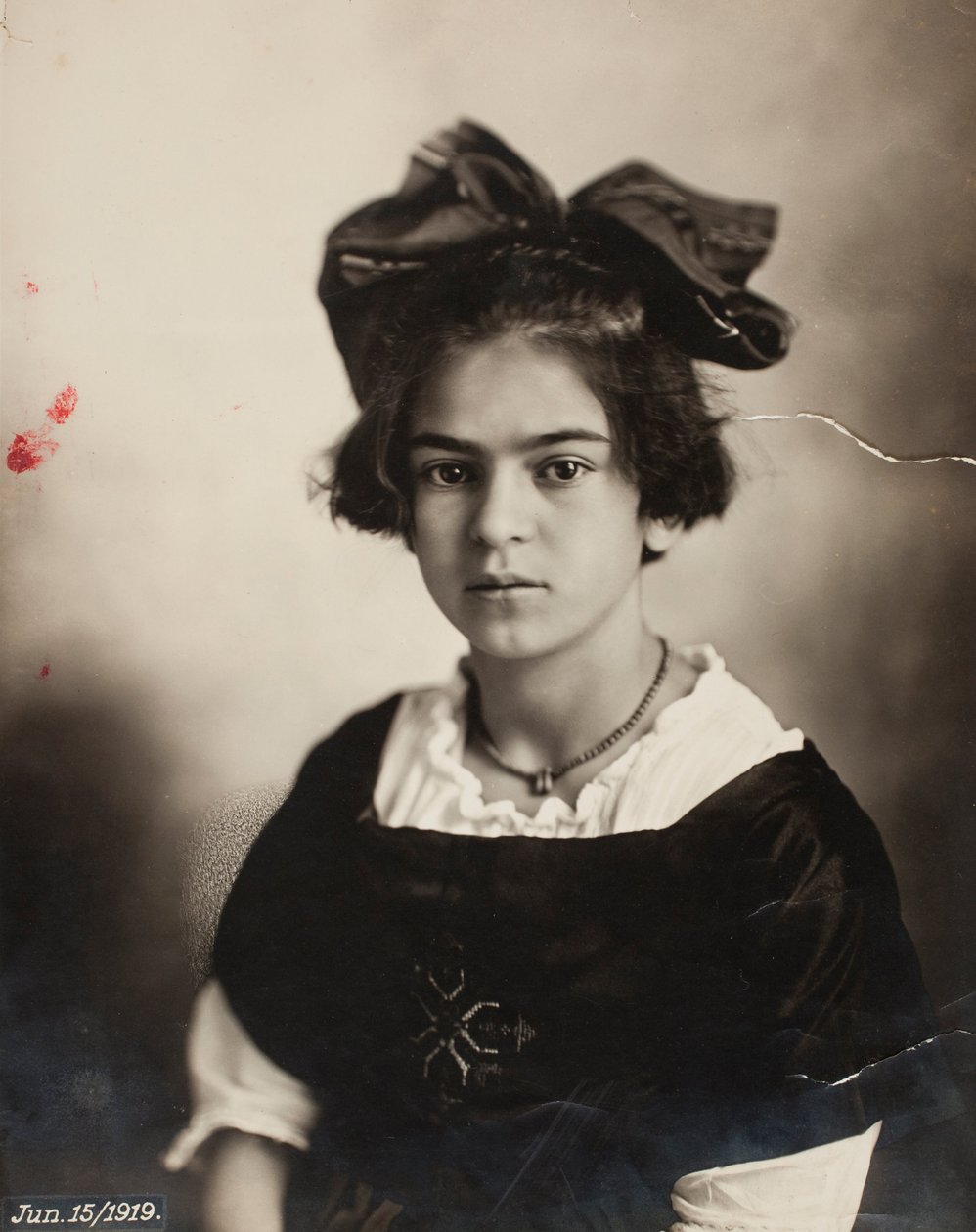 फ्रिडा काहलो, 15 जून, 1919 द्वारा गुइलर्मो कहलो