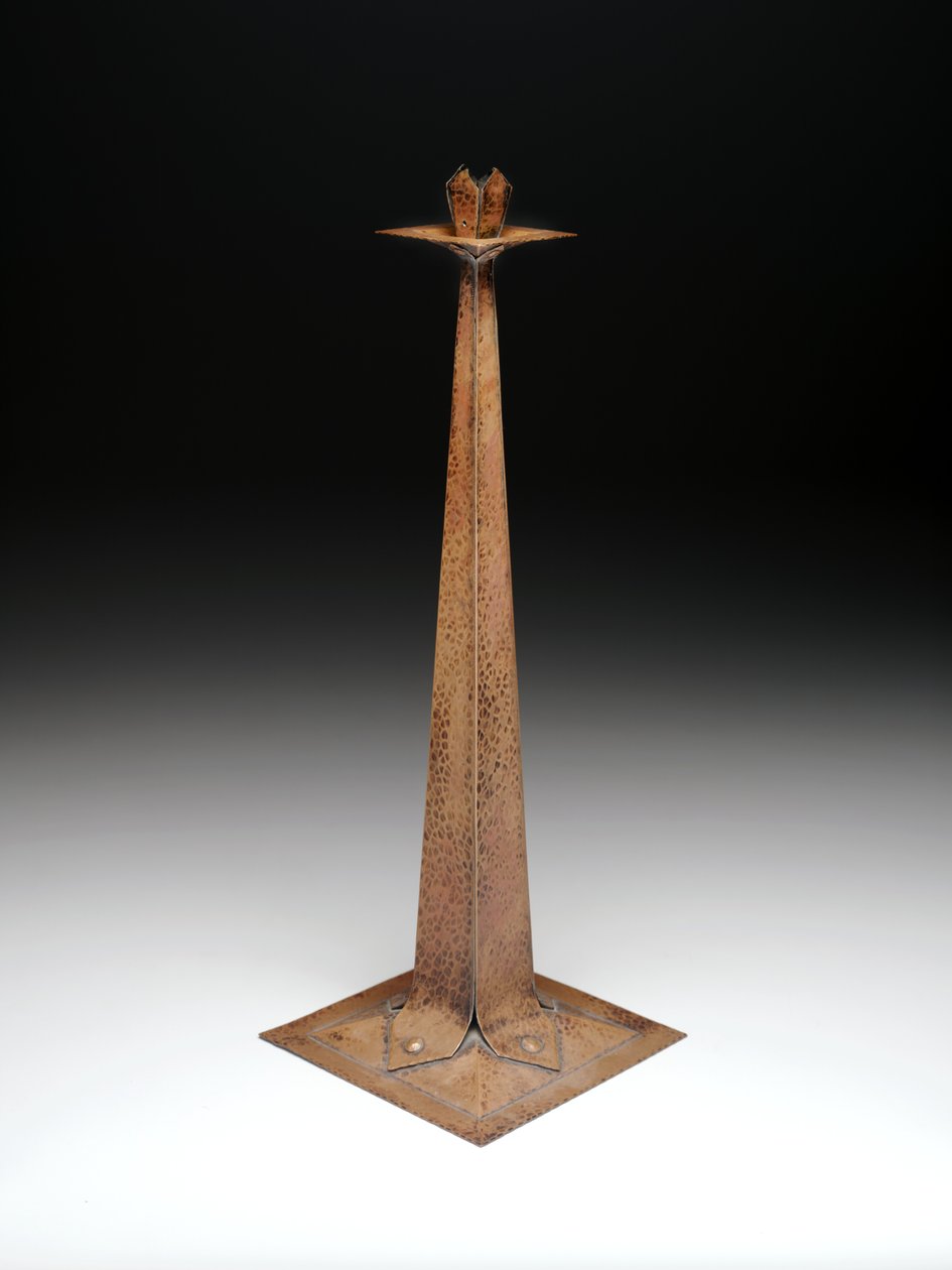 कैंडलस्टिक, c.1907 (तांबा) द्वारा गुस्ताव स्टिकली