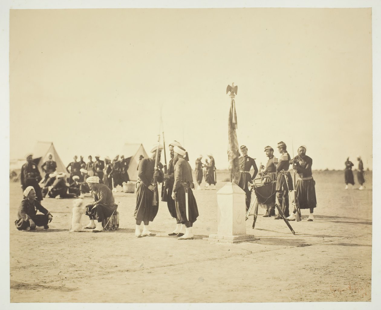 ज़ौवे रेजिमेंट का उठा हुआ झंडा, कैंप डे चालोंस, 1857। द्वारा गुस्ताव लेग्रे