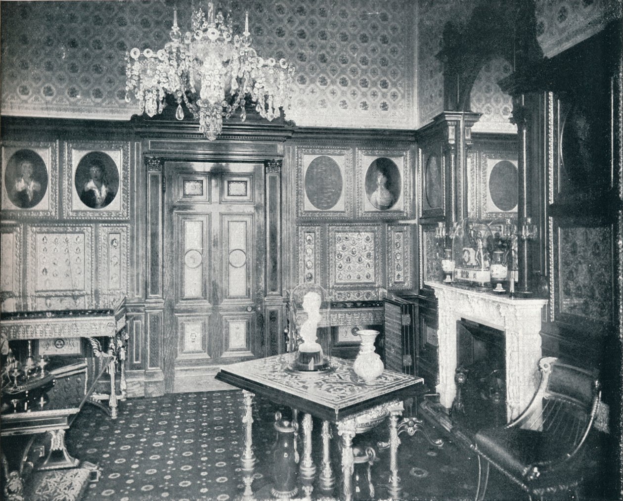 विंडसर कैसल में क्वींस प्राइवेट ऑडियंस चैंबर, c1899, 1901 द्वारा एच एन किंग