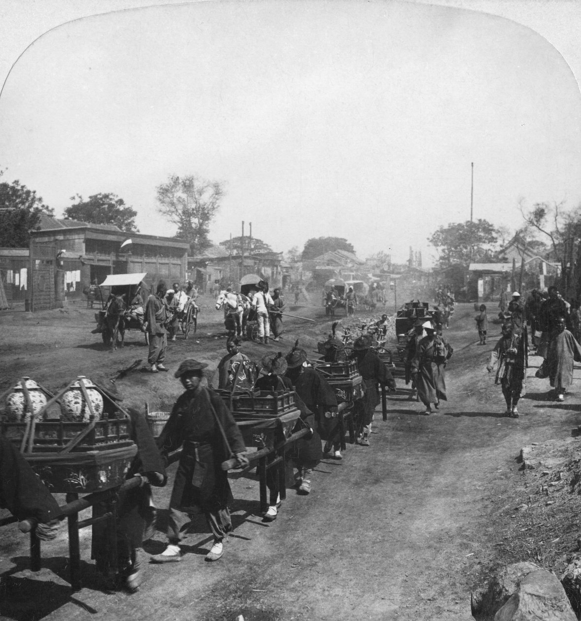 चीनी अंतिम संस्कार जुलूस, दिवंगत आत्मा के लिए भोजन, पेकिंग बीजिंग, चीन, 1901 द्वारा एचसी व्हाइट