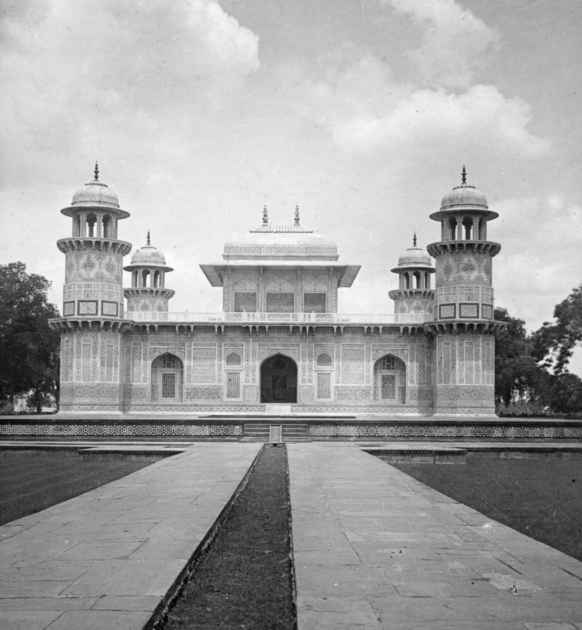 २० वीं सदी की शुरुआत में, इतमाद-उद-दौलास मकबरा, आगरा। द्वारा एच। हाथ और बेटा