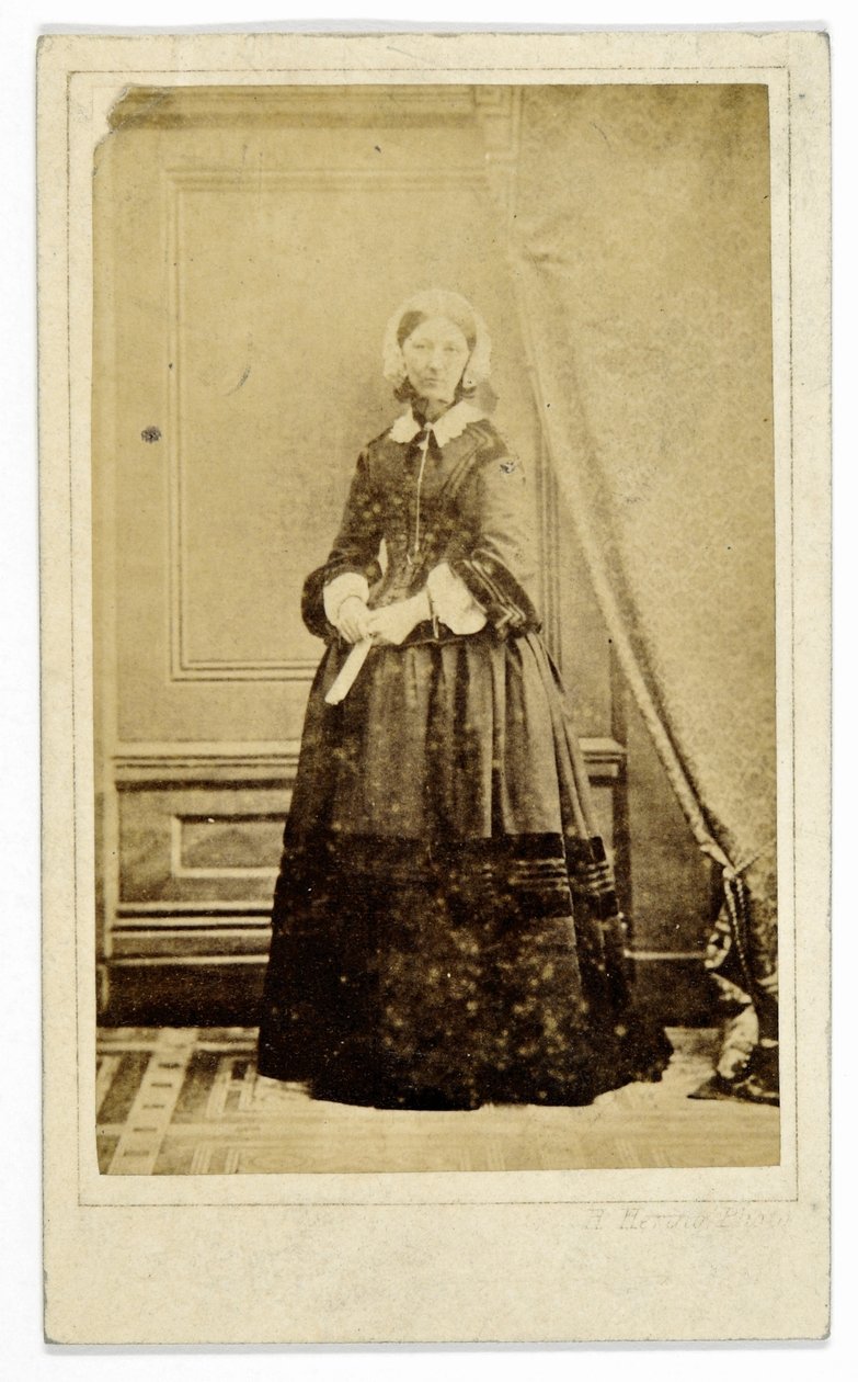 फ्लोरेंस नाइटिंगेल का विजिटिंग कार्ड, c.1858 (bw photo) द्वारा एच। हीरिंग