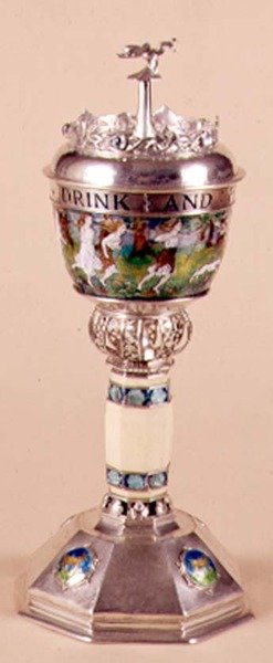 प्यार कप और कवर, हाथीदांत स्टेम के साथ लागू आभूषण, c.1905-09 (चांदी और तामचीनी) द्वारा हेरोल्ड स्टैबलर