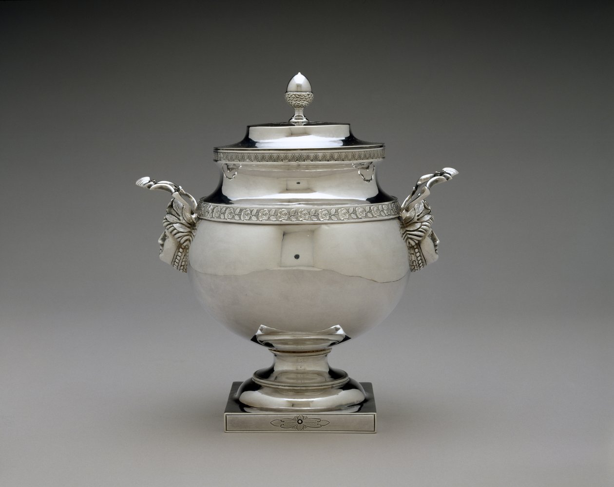 चीनी का कटोरा, सी। 1810-1835 (रजत) द्वारा हार्वे लुईस