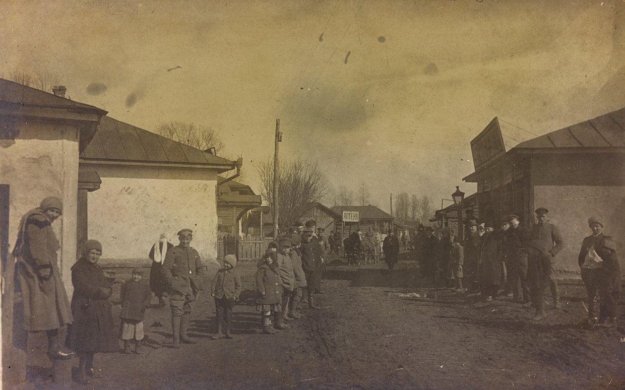 प्रथम विश्व युद्ध: 'जर्मन सेना के आक्रमण के दौरान 1914-1916 के वर्षों में यूक्रेन। एक शहर की गली में सैन्य और नागरिक (बी/डब्ल्यू फोटो) द्वारा हीरोज कब्रिस्तान Dsessentniki (attr।)