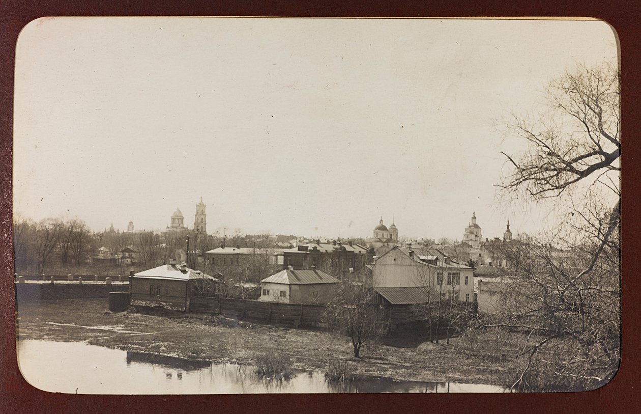 प्रथम विश्व युद्ध: 'जर्मन सेना के आक्रमण के दौरान 1914-1916 के वर्षों में यूक्रेन। सुमी का दृश्य (बी/डब्ल्यू फोटो) द्वारा हीरोज कब्रिस्तान Dsessentniki (attr।)