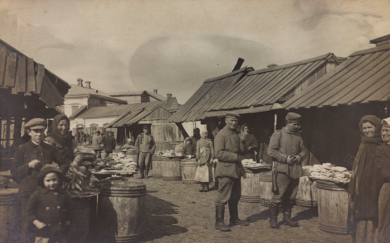 प्रथम विश्व युद्ध: 'जर्मन सेना के आक्रमण के दौरान 1914-1916 के वर्षों में यूक्रेन। बाजार में सेना (बी/डब्ल्यू फोटो) द्वारा हीरोज कब्रिस्तान Dsessentniki (attr।)