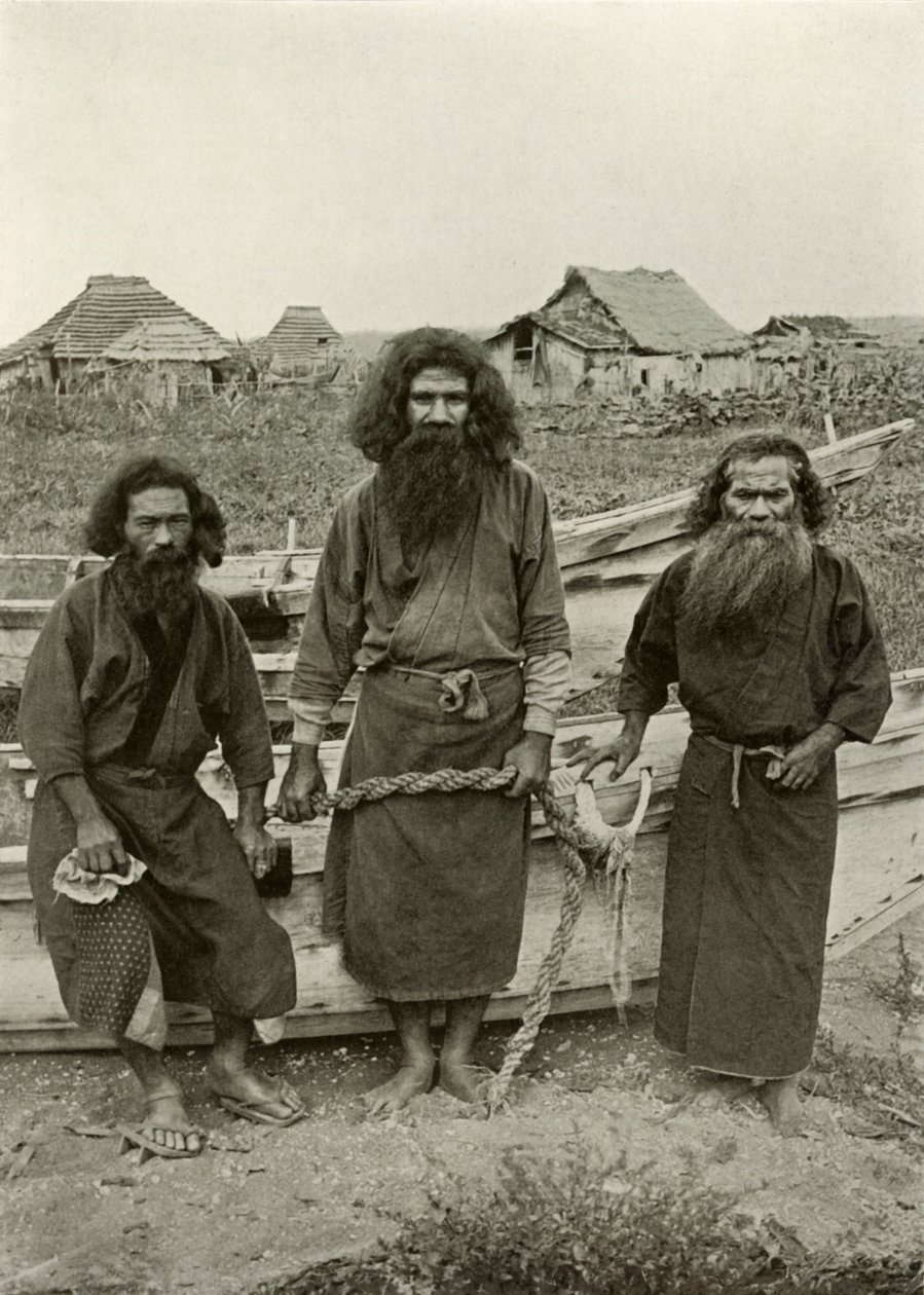हप्पू कोन्नो, द हंटर इन सेंटर और दो ऐनु मछुआरे, 1910। द्वारा हर्बर्ट पोंटिंग