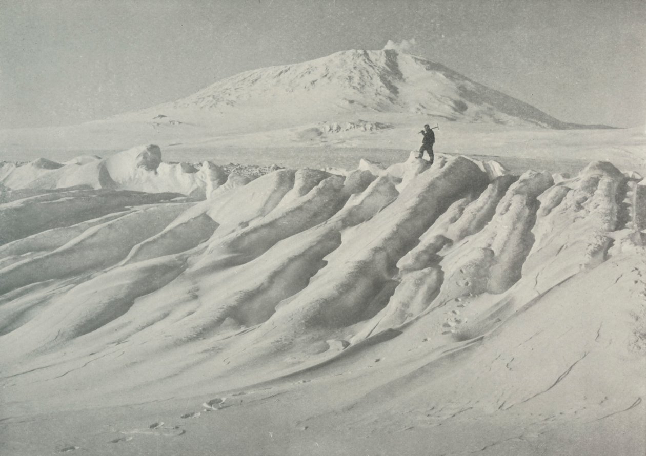 माउंट एरेबस ओवर ए वाटर-वोरन आइसबर्ग, अक्टूबर 1911, 1913 द्वारा हर्बर्ट पोंटिंग
