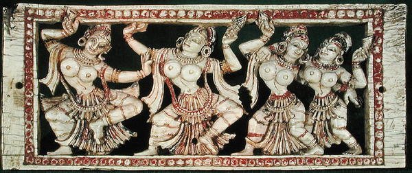 चार नर्तकियों को दर्शाती राहत द्वारा इंडियन स्कूल