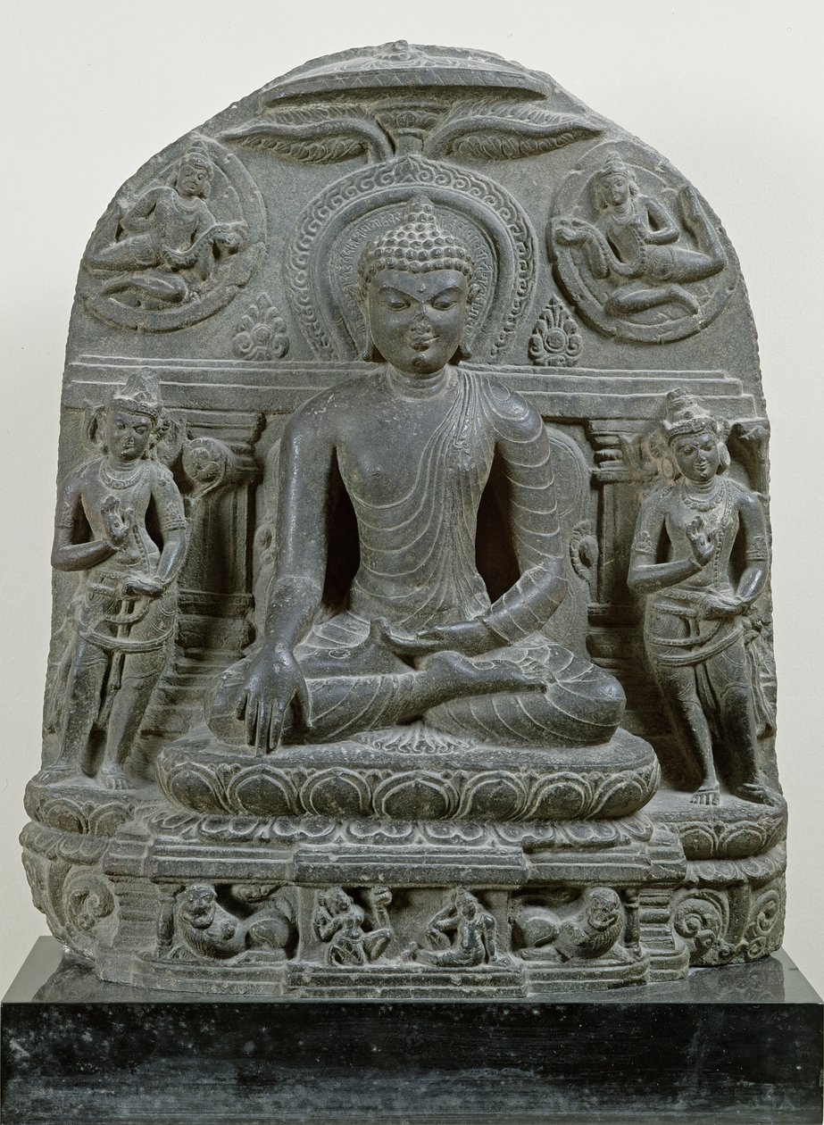 ध्यान में बैठा बुद्ध (बेसाल्ट) द्वारा इंडियन स्कूल