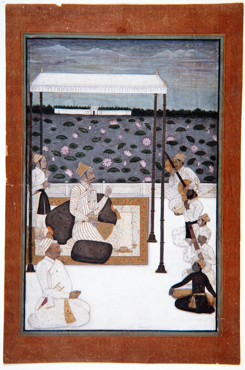 एक रईस एक झील के किनारे एक छत पर चंदवा के नीचे संगीत सुनता है, c.1680 (कागज पर अपारदर्शी wc और सोना) द्वारा इंडियन स्कूल