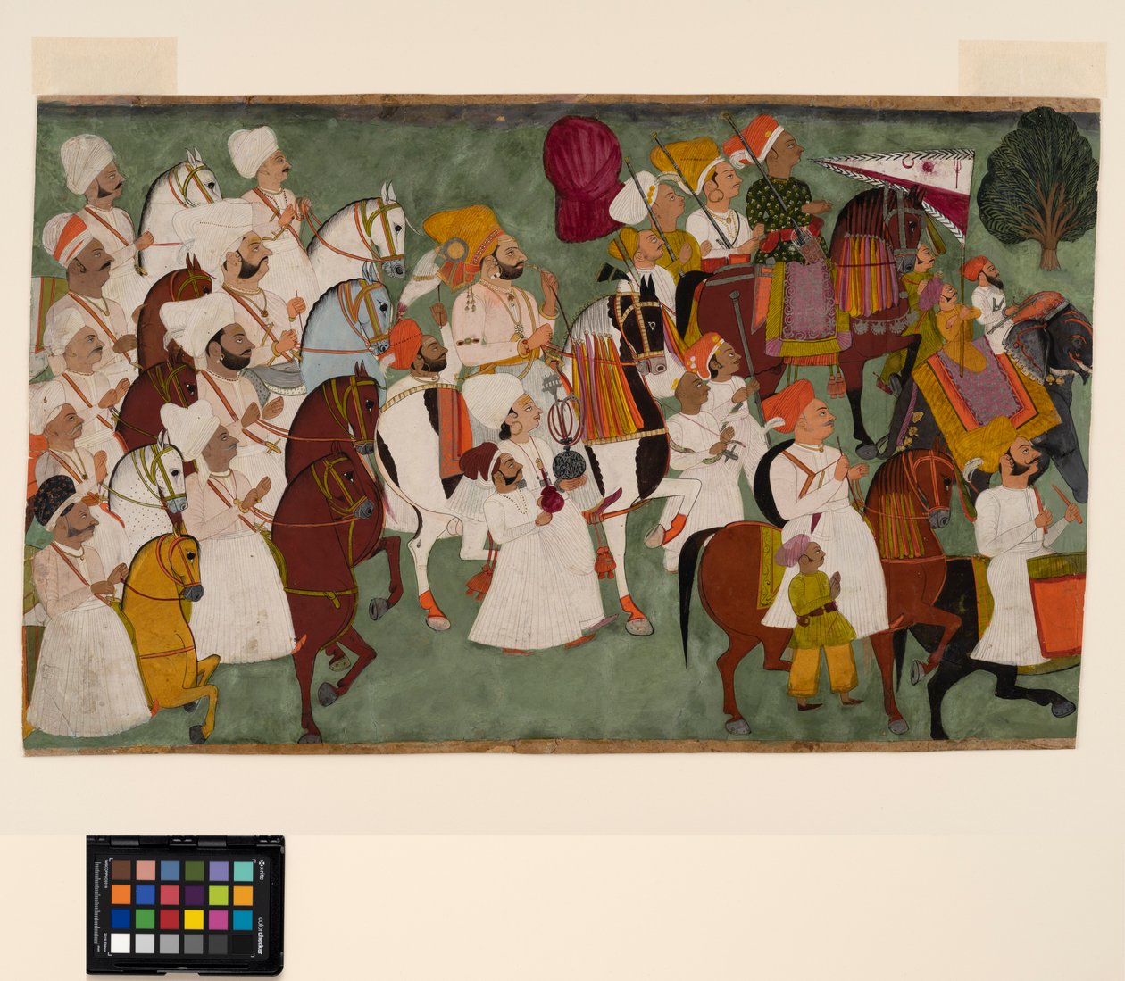 अखी सिंह अपने दल के साथ सवारी करते हुए, c.1750 (अपारदर्शी जल रंग और कागज पर सोना) द्वारा इंडियन स्कूल
