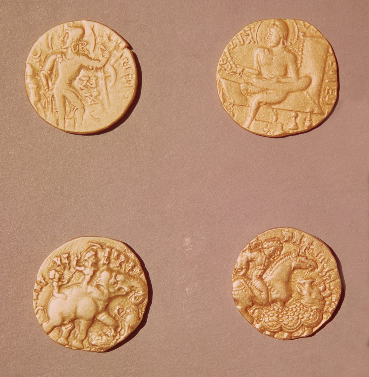 दिनार की समुद्रगुप्त (335-375) और कुमारगुप्त मैं (415-454) (सोना) द्वारा इंडियन स्कूल