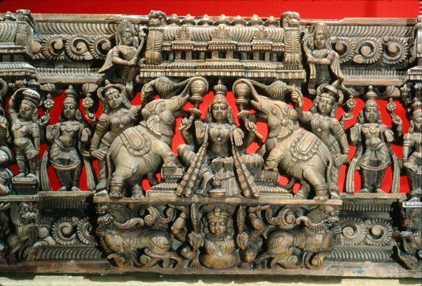 गाटा लक्ष्मी, अच्छे भाग्य और प्रचुरता (लकड़ी) की देवी द्वारा इंडियन स्कूल