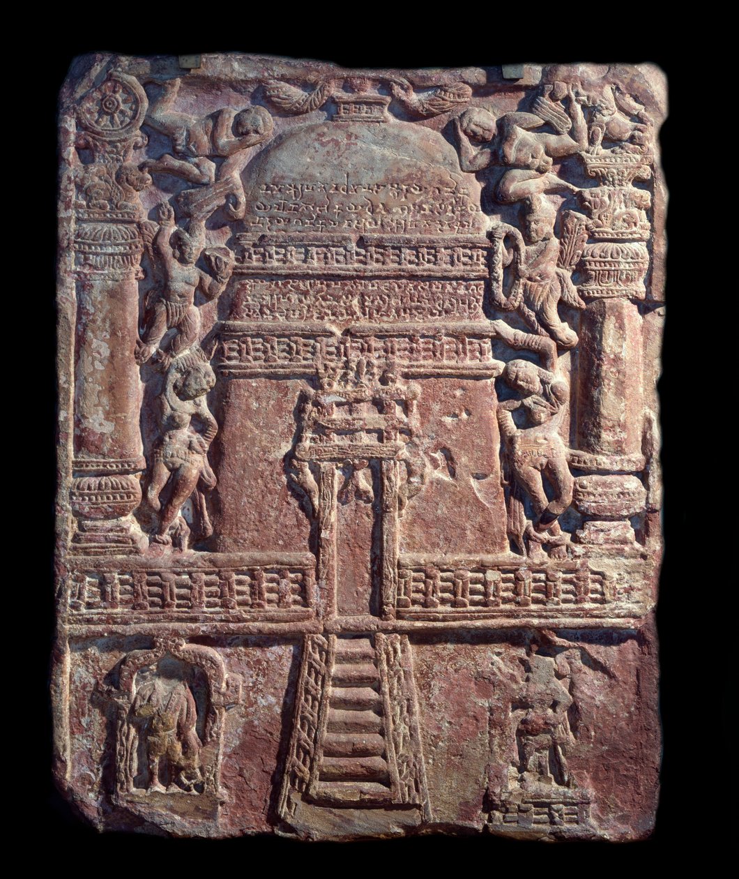 वसु द्वारा स्थापित श्रद्धांजलि की जैन गोली, वेश्या लवना शोभिका की बेटी (लाल बलुआ पत्थर की राहत, कुषाण साम्राज्य) द्वारा इंडियन स्कूल